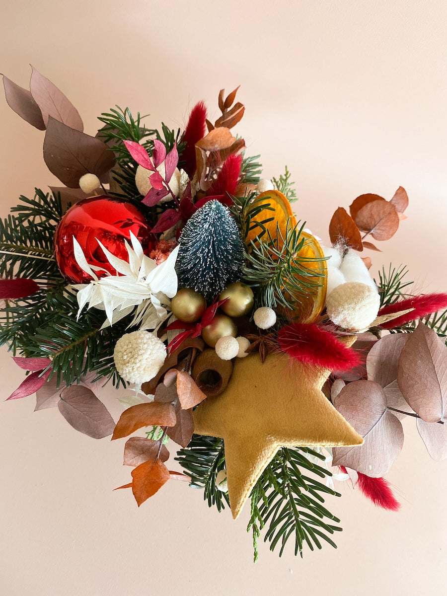 Atelier Noël centre de table bûche fleurie