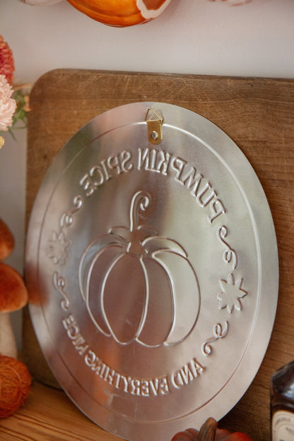 Plaque déco métal Pumpkin Spice Caro From Woodland